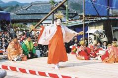 東金砂神社田楽舞（ひがしかなさじんじゃでんがくまい）