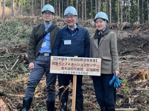 『日中植林・植樹国際連帯事業』における植樹活動及び環境保護活動の視察を行いました。